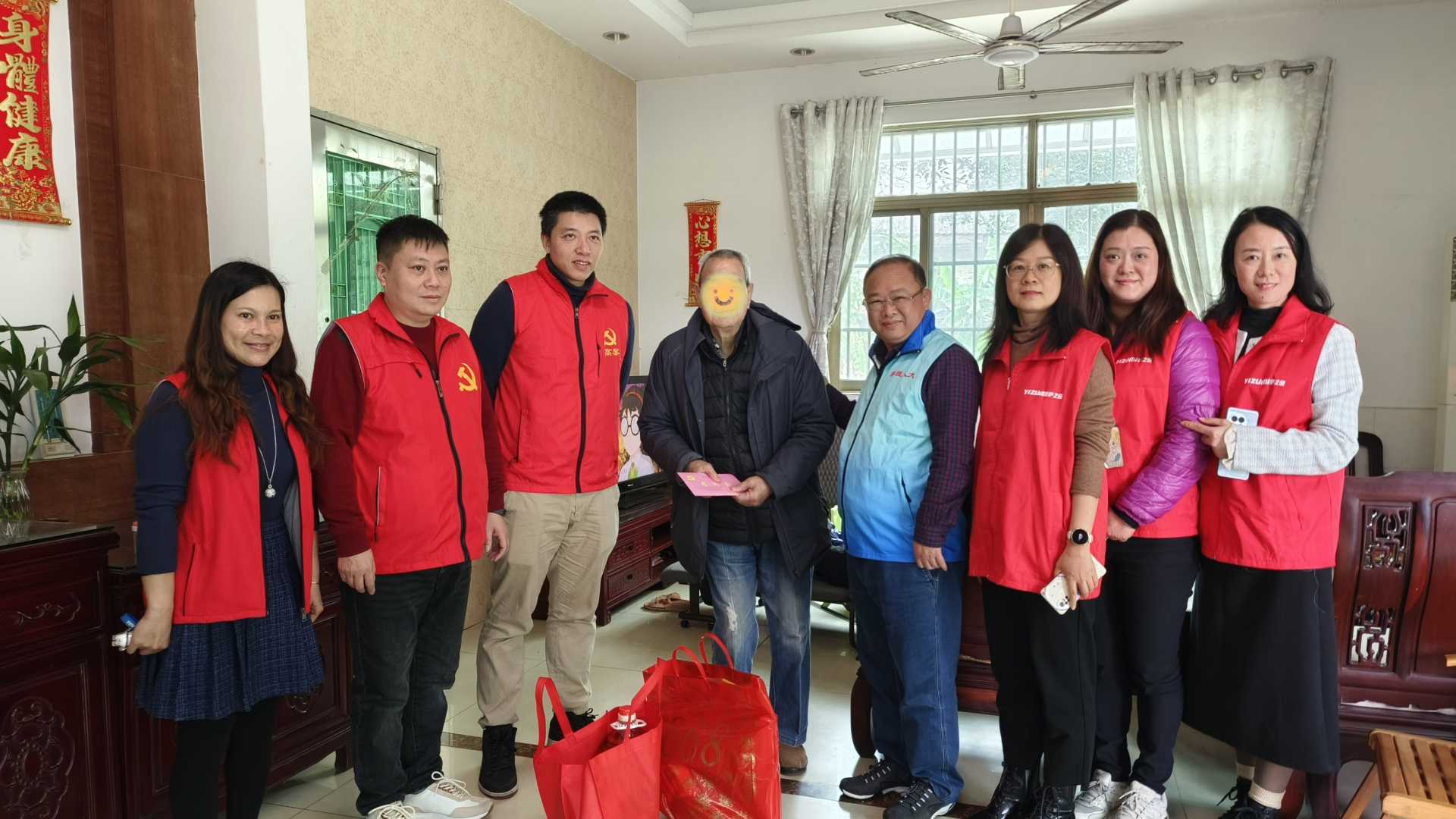 节前送温暖 走访暖人心 ——k8凯发(中国)天生赢家·一触即发党委春节前夕走访慰问困难群众